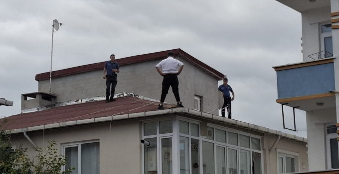 “Kapaklı’da Atlama Girişiminde Bulunan Vatandaş Polis Tarafından İkna Edildi”