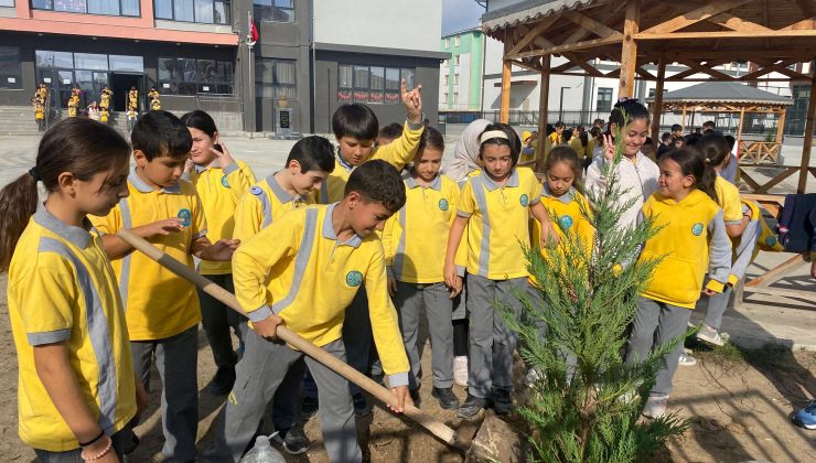 MEHMET ELFİDE ERDEGÜL İLKOKULU’NDAN ANLAMLI PROJE: GELECEĞE NEFES OLACAK FİDANLAR TOPRAKLA BULUŞTU