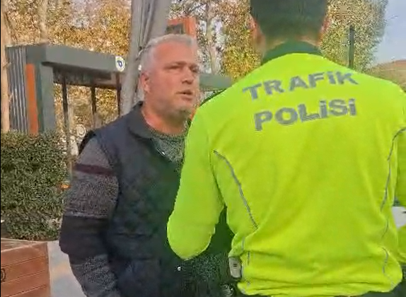 Otobüs Durağı Mı? Otopark Mı? Galeri Mi?