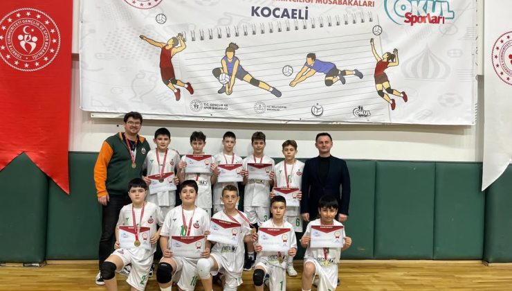 Nazmiye Seyfettin Koçak Ortaokulu Bölge Şampiyonu Oldu