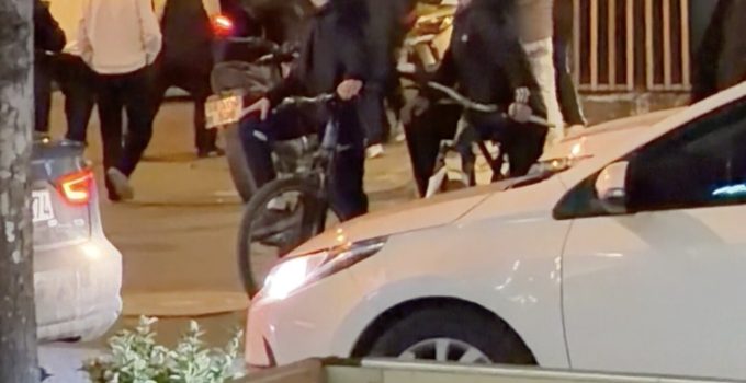 Kapaklı’da Sokak Ortasında Gerginlik: Gençler Taş ve Sopalarla Birbirine Girdi
