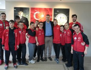 Down Sendromlular Basketbol Milli Takımı Saray’da Ağırlandı