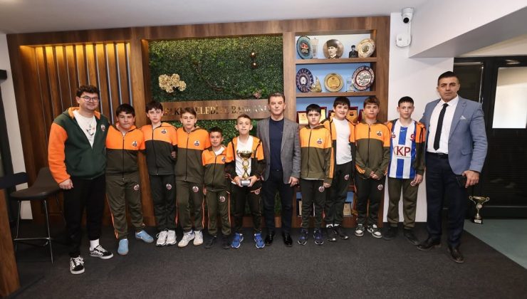 Başkan Mustafa Çetin, Şampiyona Öncesi Minik Voleybolcularla Buluştu
