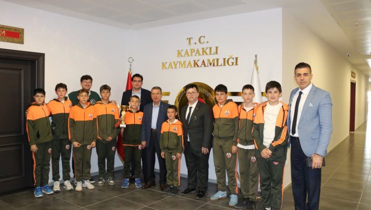 Kapaklı’lı Voleybolcular Türkiye Finalleri Öncesi Kaymakam Gürdal’ı Ziyaret Etti