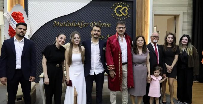Başkan Vahap Akay Genç Çiftin Nikâhını Kıydı