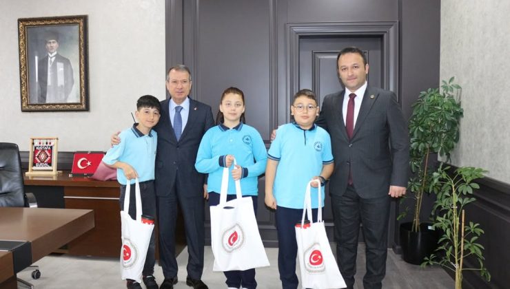 Kapaklı’da 23 Nisan Geleneği: Öğrenciler Temsili Kaymakam Oldu