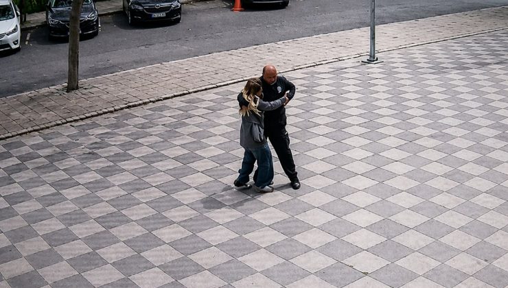 Çorlu’da Polis Memurundan Örnek Müdahale: Sara Nöbeti Geçiren Kadını Düşmekten Kurtardı