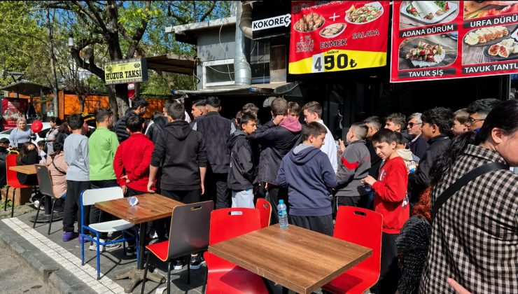 Süleymanpaşa’da 23 Nisan Coşkusu: Çocuklara Ücretsiz Kokoreç İkramına Büyük İlgi