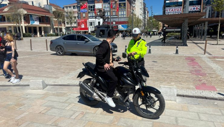 Cumhuriyet Meydanı’nda Motosiklet Denetimi: Kurallara Uymayan Sürücülere Ceza Yağdı