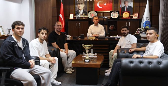 İL ŞAMPİYONU VAR GAYRİMENKUL TAKIMI KAPAKLI BELEDİYESİ’NDE AĞIRLANDI