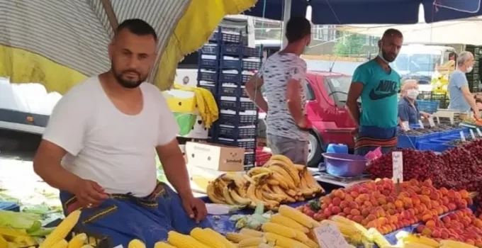 Pazar Esnafından Acı Haber: 46 Yaşındaki Tayfun Karaca Evinde Hayatını Kaybetti