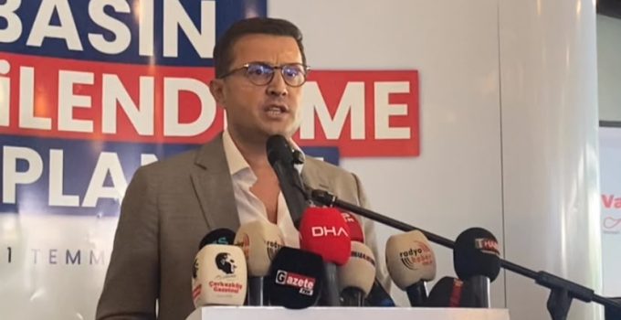 Vahap Akay Cumhuriyet Halk Partisi’nden İstifa Etti