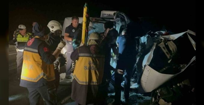 Tekirdağ’da Geceyi Yasa Boğan Kaza: Yola Savrulan TIR Dorsesi 3 Can Aldı