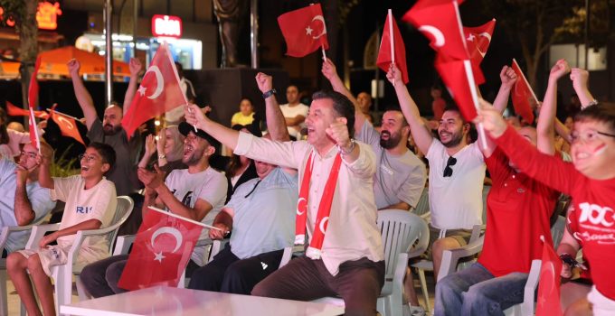 Tarih yazan Filenin Sultanları hep birlikte izlendi